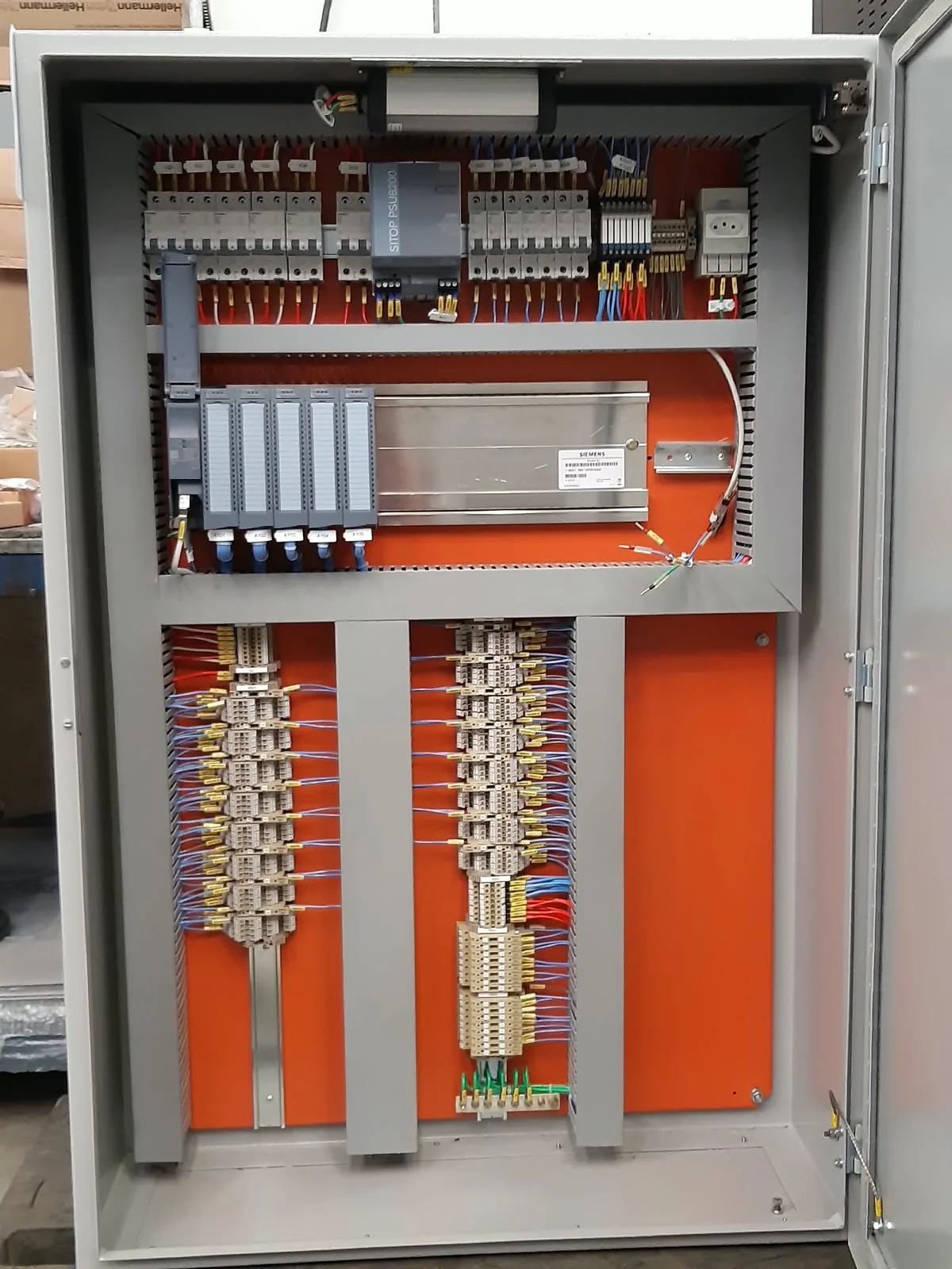 Painel de automação com CLP Siemens